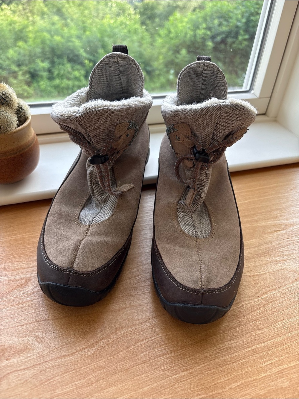 Women’s Cozy Timberland Fall and Winter Boot in Taupe Good Clean Condition